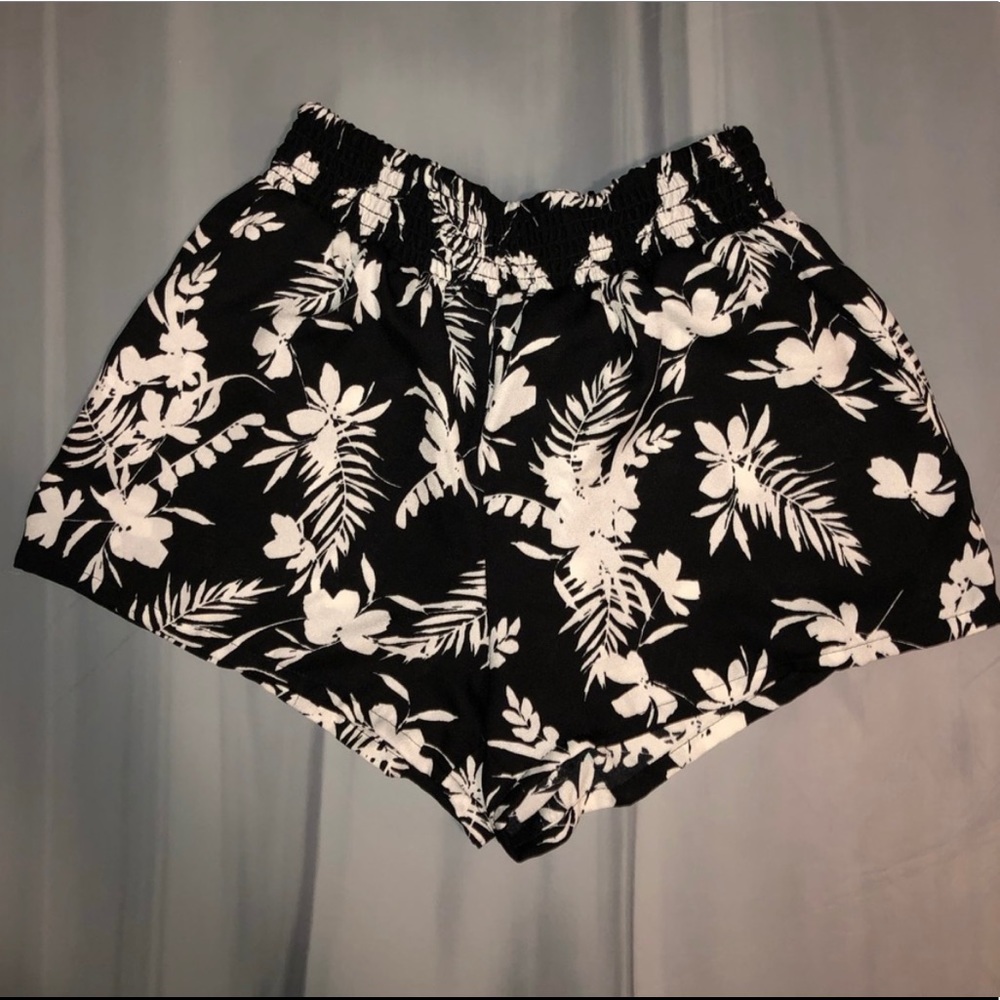 2/$15 Joe Benbasset Floral Shorts
